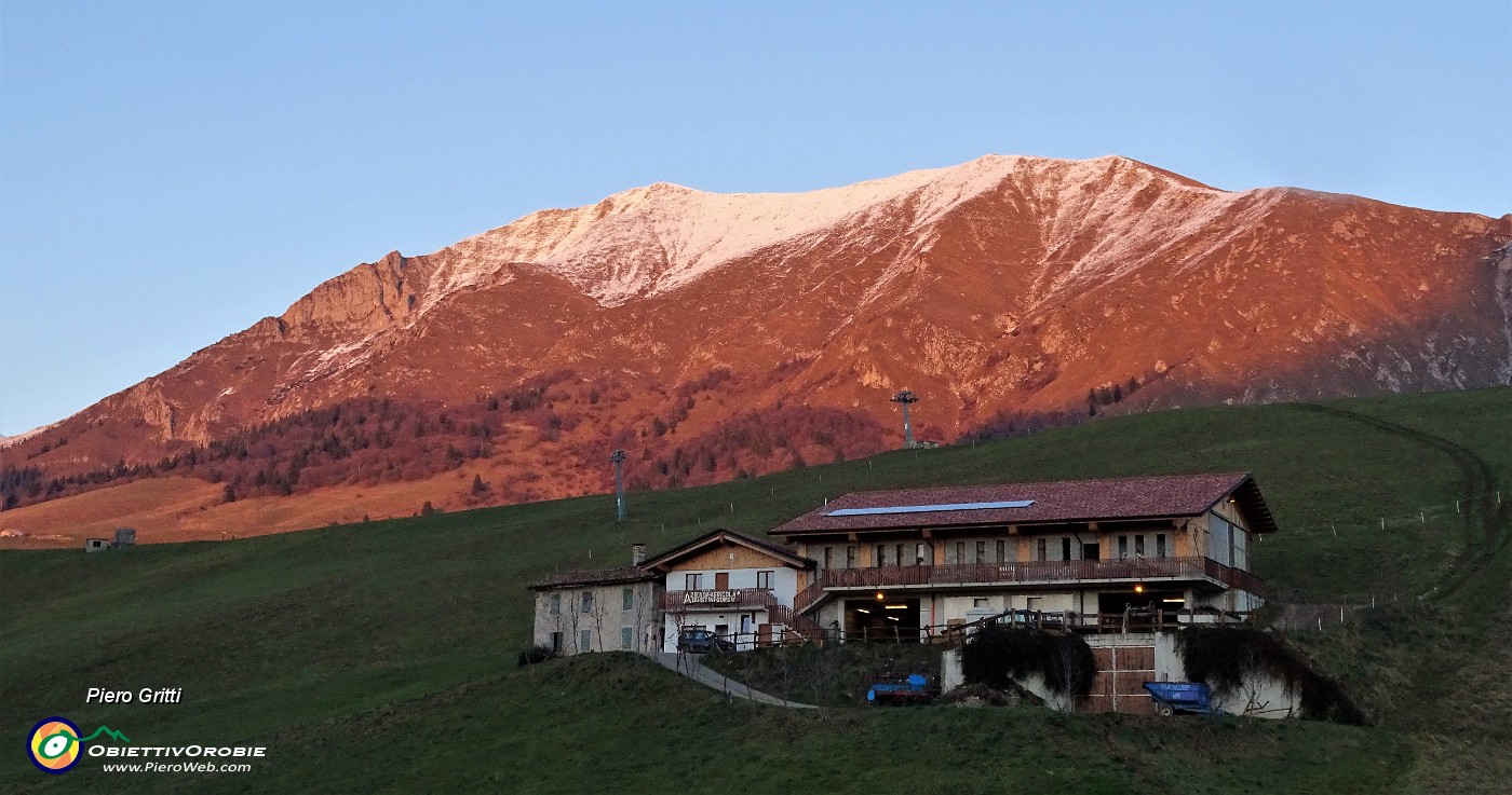 94 Bel tramonto in Cima Grem.JPG -                                
